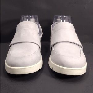 Ecco  Women’s Gray Slip-On Shoes size 6 pre
Owned Exellent condition